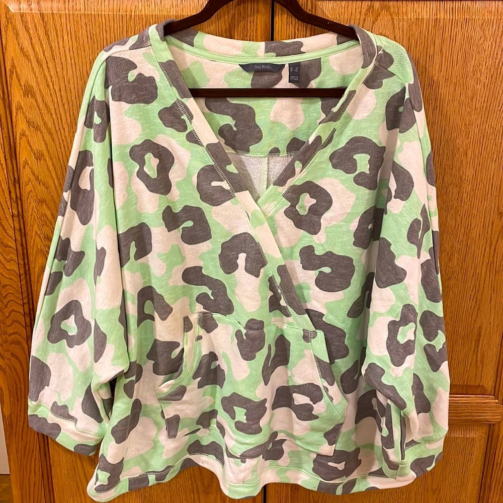Anybody v neck sweatshirt - size 3X - NWOT